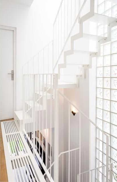Escalier refait entièrement — après