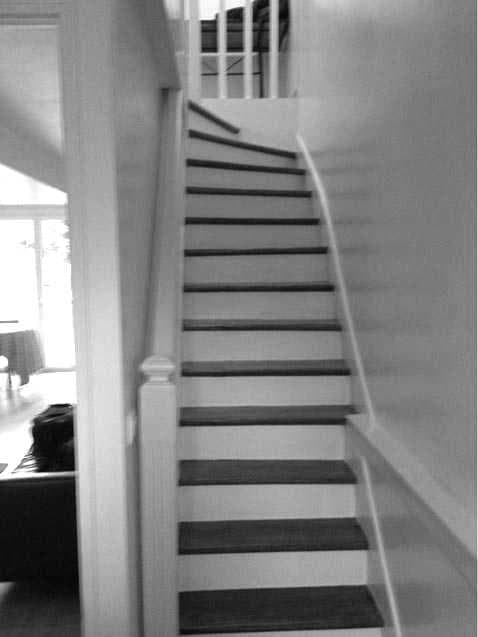 Escalier refait entièrement — avant